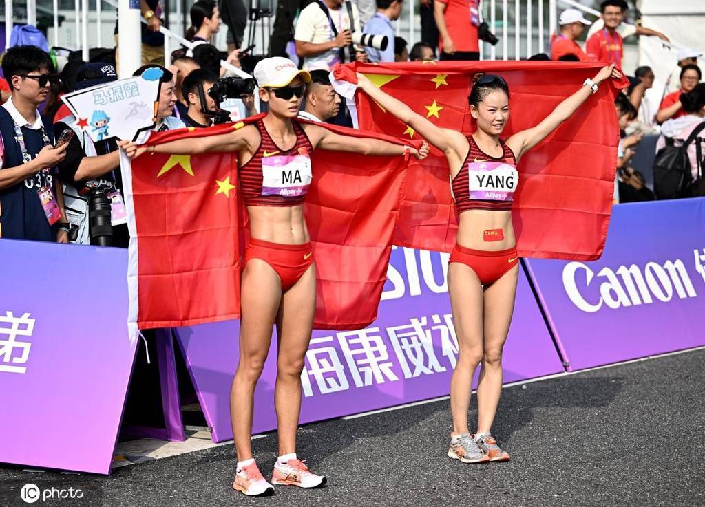随后，他忽然被领导叫去了领导的办公室。